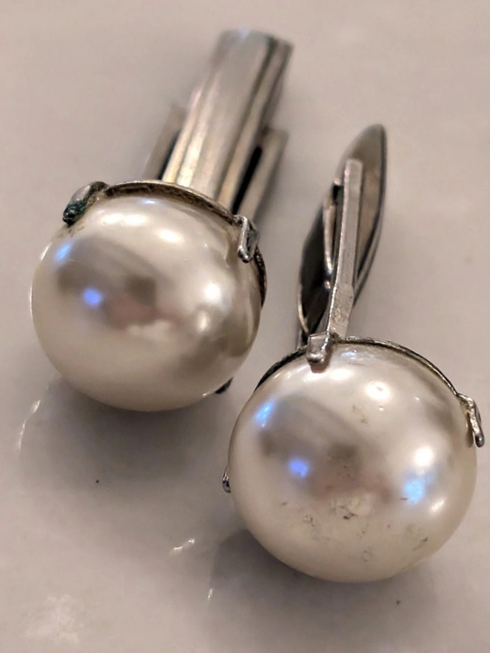 Pearl-Style Cuff Links in White & Silver